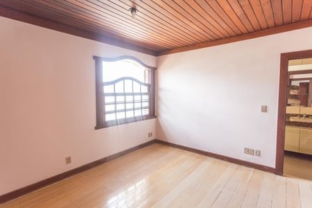 Casa à venda com 640m², 5 quartos e 4 vagasSuíte Principal 