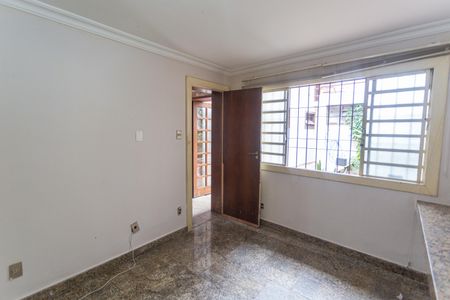 Casa à venda com 640m², 5 quartos e 4 vagasEscritório 