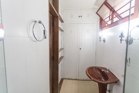 Casa à venda com 640m², 5 quartos e 4 vagasBanheiro da Suíte 1