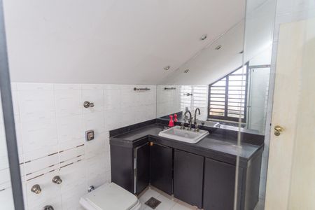 Casa à venda com 640m², 5 quartos e 4 vagasBanheiro da Suíte 2