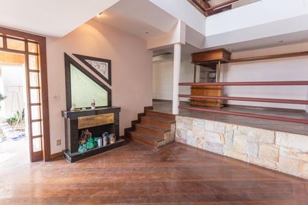 Casa à venda com 640m², 5 quartos e 4 vagasSala 1