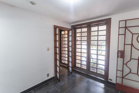 Casa à venda com 640m², 5 quartos e 4 vagasCopa