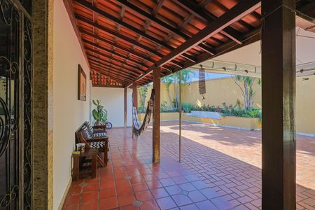 Casa à venda com 406m², 4 quartos e 3 vagasVaranda