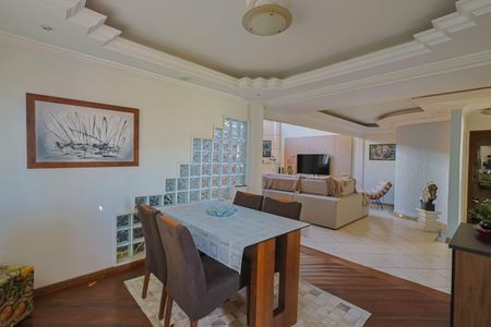 Casa à venda com 406m², 4 quartos e 3 vagasSala