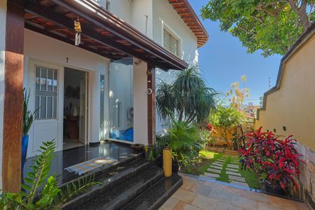 Casa à venda com 406m², 4 quartos e 3 vagasSala - Entrada