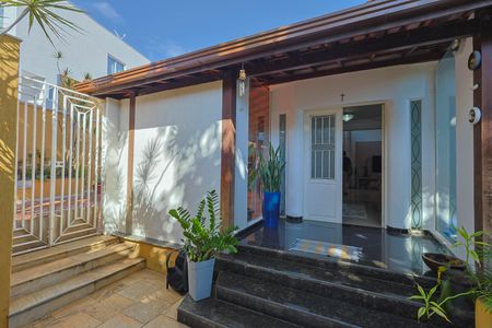 Casa à venda com 406m², 4 quartos e 3 vagasSala - Entrada