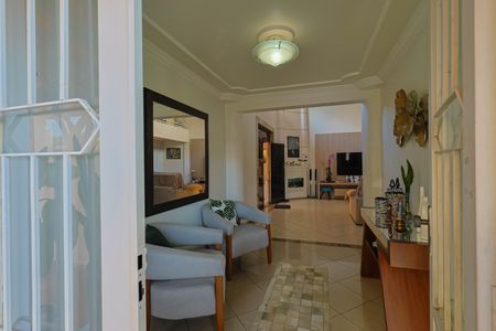 Casa à venda com 406m², 4 quartos e 3 vagasSala - Entrada