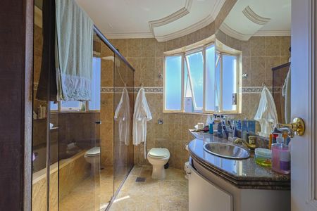 Casa à venda com 406m², 4 quartos e 3 vagasBanheiro da Suíte