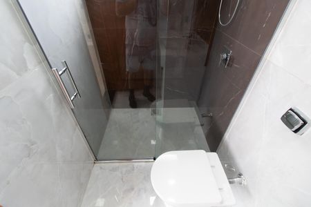 Casa de condomínio para alugar com 531m², 4 quartos e 4 vagas Casa de condomínio para alugar com 531m², 4 quartos e 4 vagasBanheiro Suíte 4