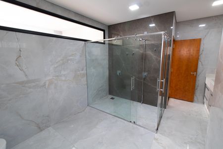Casa de condomínio para alugar com 531m², 4 quartos e 4 vagas Casa de condomínio para alugar com 531m², 4 quartos e 4 vagasBanheiro Suíte 3