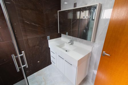 Casa de condomínio para alugar com 531m², 4 quartos e 4 vagas Casa de condomínio para alugar com 531m², 4 quartos e 4 vagasBanheiro Suíte 2