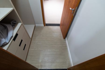 Casa de condomínio para alugar com 531m², 4 quartos e 4 vagas Casa de condomínio para alugar com 531m², 4 quartos e 4 vagasCloset Suíte 1