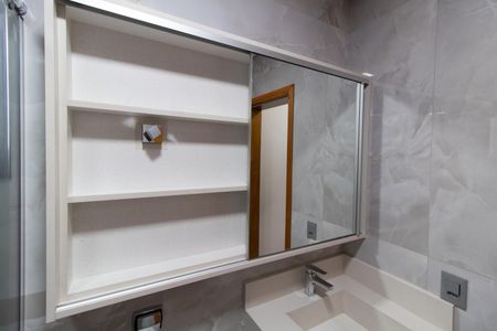 Casa de condomínio para alugar com 531m², 4 quartos e 4 vagas Casa de condomínio para alugar com 531m², 4 quartos e 4 vagasBanheiro Suíte 1