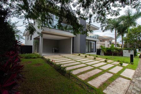Casa de condomínio para alugar com 531m², 4 quartos e 4 vagas Casa de condomínio para alugar com 531m², 4 quartos e 4 vagasFachada