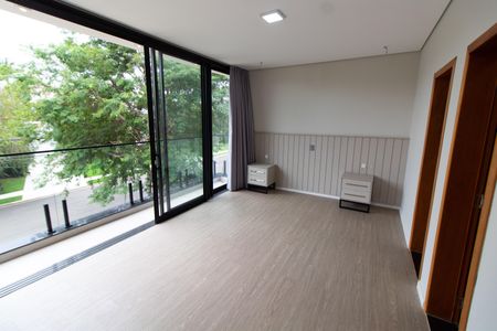 Casa de condomínio para alugar com 531m², 4 quartos e 4 vagas Casa de condomínio para alugar com 531m², 4 quartos e 4 vagasSuíte 4