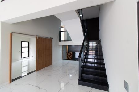 Casa de condomínio para alugar com 531m², 4 quartos e 4 vagas Casa de condomínio para alugar com 531m², 4 quartos e 4 vagasEscada acesso