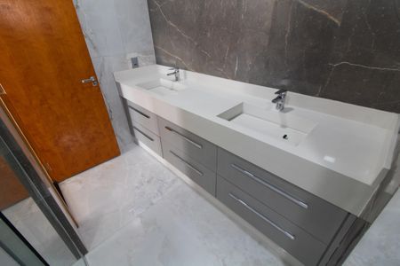 Casa de condomínio para alugar com 531m², 4 quartos e 4 vagas Casa de condomínio para alugar com 531m², 4 quartos e 4 vagasBanheiro Suíte 3