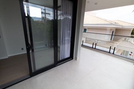 Casa de condomínio para alugar com 531m², 4 quartos e 4 vagas Casa de condomínio para alugar com 531m², 4 quartos e 4 vagasVaranda