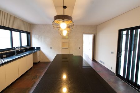 Casa de condomínio para alugar com 531m², 4 quartos e 4 vagas Casa de condomínio para alugar com 531m², 4 quartos e 4 vagasCozinha