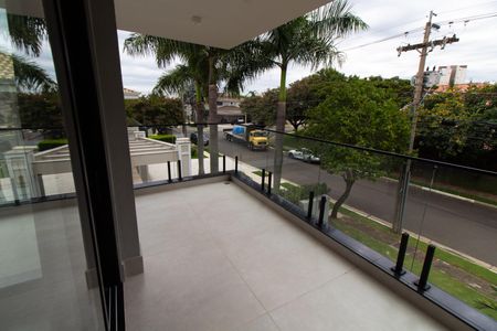 Casa de condomínio para alugar com 531m², 4 quartos e 4 vagas Casa de condomínio para alugar com 531m², 4 quartos e 4 vagasVaranda