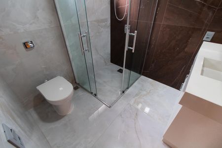 Casa de condomínio para alugar com 531m², 4 quartos e 4 vagas Casa de condomínio para alugar com 531m², 4 quartos e 4 vagasBanheiro Suíte 2