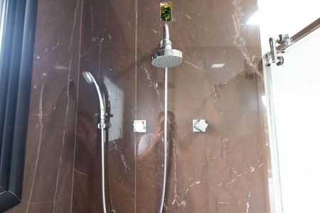 Casa de condomínio para alugar com 531m², 4 quartos e 4 vagas Casa de condomínio para alugar com 531m², 4 quartos e 4 vagasBanheiro Suíte 4