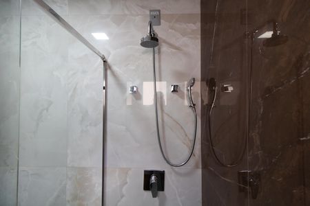 Casa de condomínio para alugar com 531m², 4 quartos e 4 vagas Casa de condomínio para alugar com 531m², 4 quartos e 4 vagasBanheiro Suíte 1