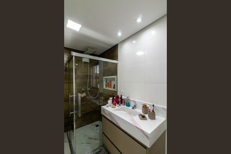 Casa à venda com 182m², 3 quartos e 3 vagasBanheiro Suíte 1