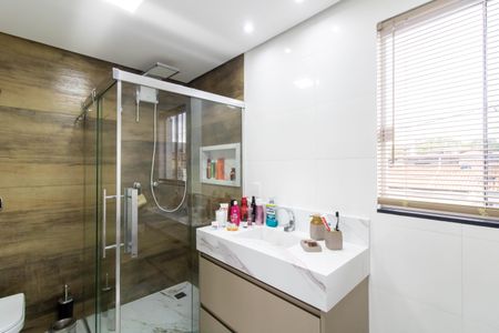 Casa à venda com 182m², 3 quartos e 3 vagasBanheiro Suíte 1