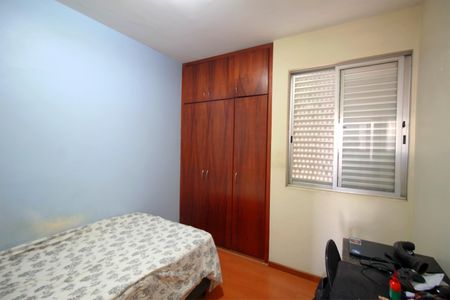 Apartamento à venda com 107m², 4 quartos e 3 vagasQuarto 2