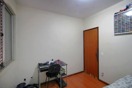 Apartamento à venda com 107m², 4 quartos e 3 vagasQuarto 2