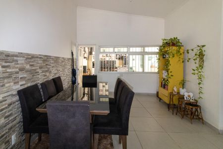 Casa à venda com 240m², 3 quartos e 2 vagasSala
