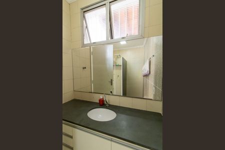 Casa à venda com 240m², 3 quartos e 2 vagasBanheiro