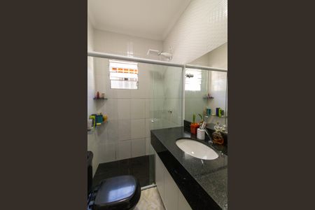 Casa à venda com 240m², 3 quartos e 2 vagasBanheiro da Suíte