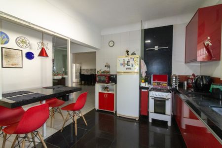 Casa à venda com 240m², 3 quartos e 2 vagasCozinha