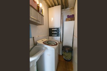 Casa à venda com 240m², 3 quartos e 2 vagasÁrea de Serviço