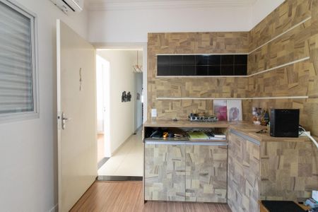 Casa à venda com 240m², 3 quartos e 2 vagasSuíte