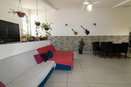 Casa à venda com 240m², 3 quartos e 2 vagasSala