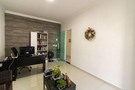 Casa à venda com 240m², 3 quartos e 2 vagasEscritório