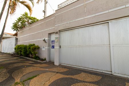 Casa à venda com 240m², 3 quartos e 2 vagasFachada