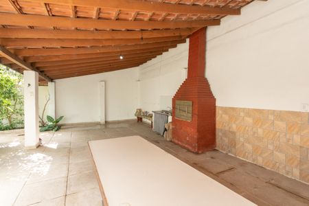 Casa à venda com 143m², 3 quartos e 2 vagasChurrasqueira