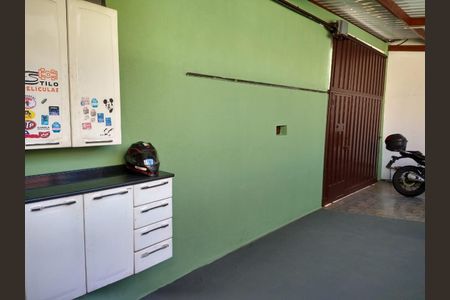 Casa à venda com 220m², 2 quartos e 3 vagas Casa à venda com 220m², 2 quartos e 3 vagasFoto 02