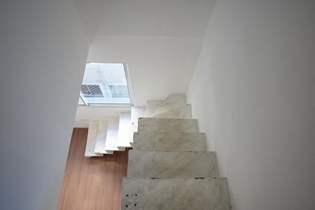 Apartamento para alugar com 98m², 4 quartos e 1 vagaEscada