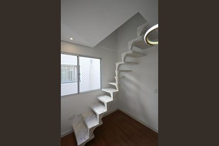 Apartamento para alugar com 98m², 4 quartos e 1 vagaEscada