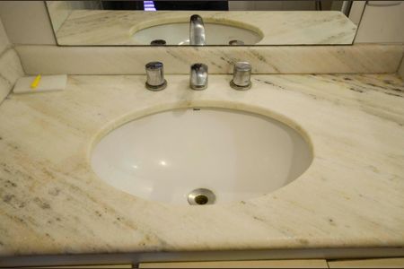 Apartamento à venda com 140m², 4 quartos e 1 vagaBanheiro da Suíte