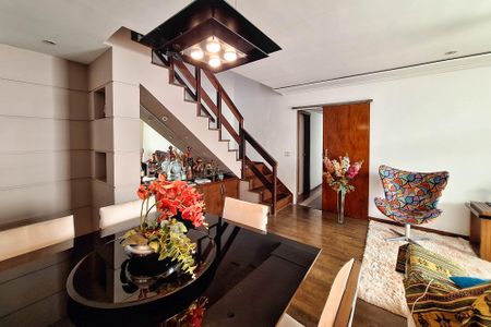 Apartamento à venda com 245m², 4 quartos e 2 vagas Apartamento à venda com 245m², 4 quartos e 2 vagasSala 1