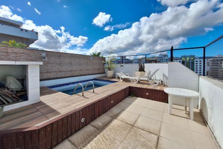 Apartamento à venda com 245m², 4 quartos e 2 vagas Apartamento à venda com 245m², 4 quartos e 2 vagasCobertura