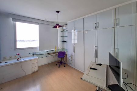 Apartamento à venda com 245m², 4 quartos e 2 vagas Apartamento à venda com 245m², 4 quartos e 2 vagasQuarto 1