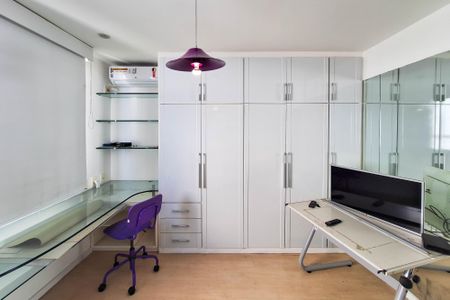 Apartamento à venda com 245m², 4 quartos e 2 vagas Apartamento à venda com 245m², 4 quartos e 2 vagasQuarto 1