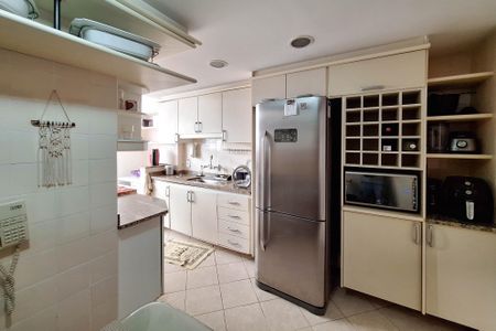 Apartamento à venda com 245m², 4 quartos e 2 vagas Apartamento à venda com 245m², 4 quartos e 2 vagasCozinha